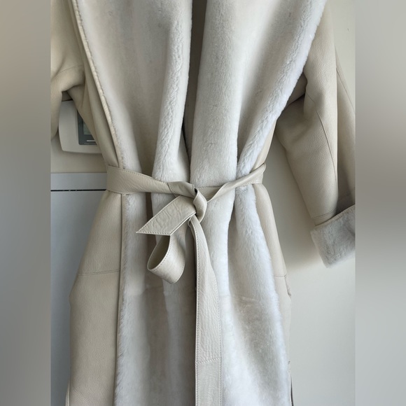 MM reversible shearling coat. - Picture 6 of 15